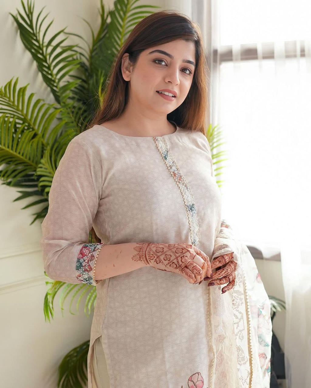 Off white linen cotton kurta and pent set with printed work dupatta