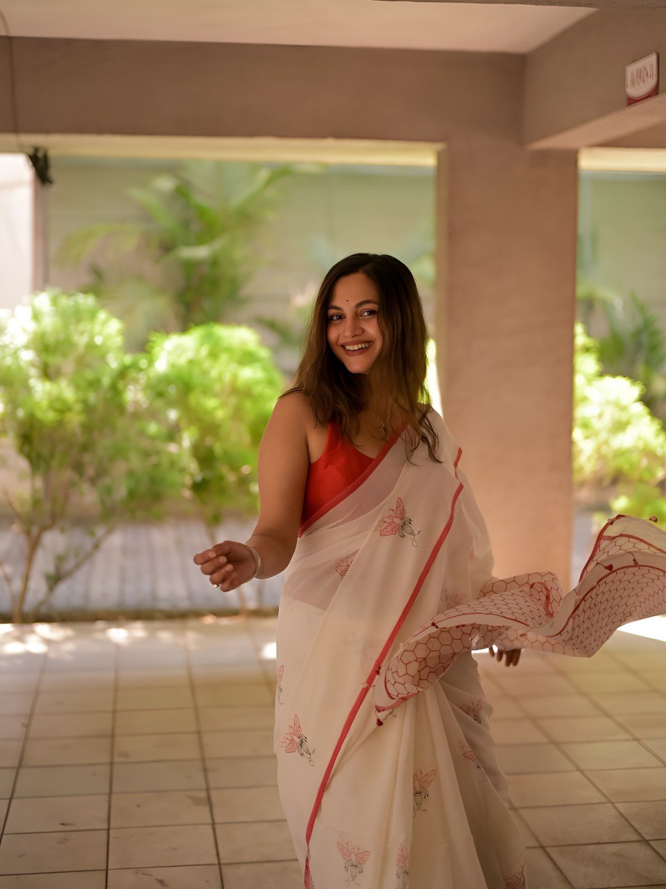 White linen cotton saree with digital printed work and silver zari border