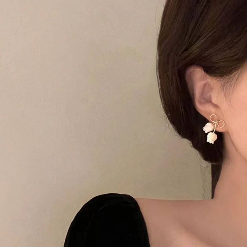 Bow tulip earrings