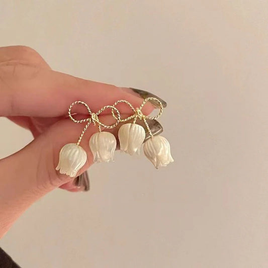 Bow tulip earrings