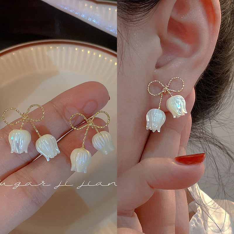 Bow tulip earrings