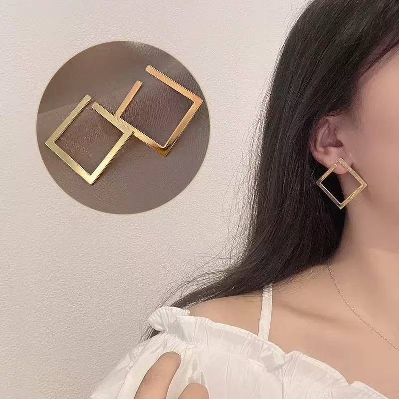 Three-dimensional Square Earrings